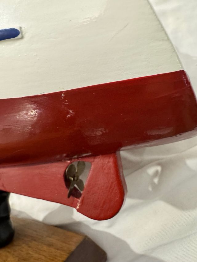 Barco de madera y tela