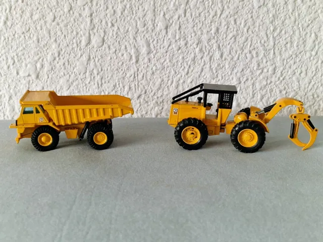 Camión volquete y tractor forestal , Caterpillar