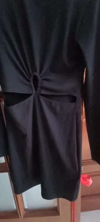 Vestido Bershka negro con abertura