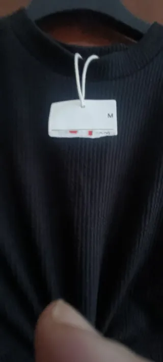 Vestido Bershka negro con abertura