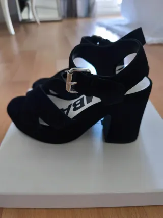 Sandalias Bimba y Lola Negras Tacon