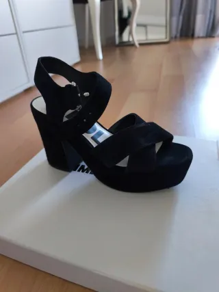 Sandalias Bimba y Lola Negras Tacon