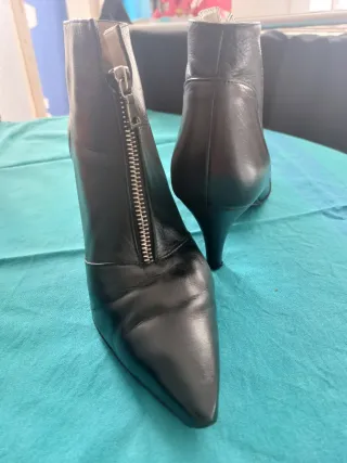 Botines piel negros con cremallera