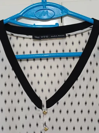 Blusa Zara Basic M Botones Dorados