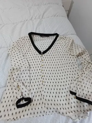 Blusa Zara Basic M Botones Dorados