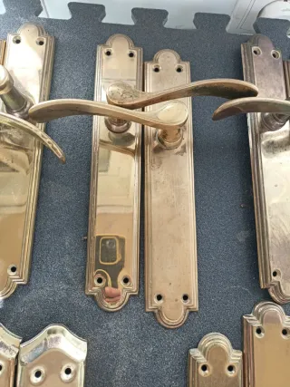 Manillas de puerta interiores doradas