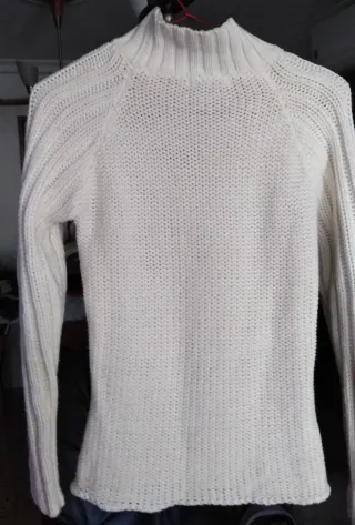 Jersey juvenil cuello semi alto talla 36/38.