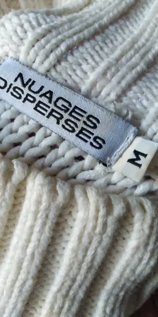 Jersey juvenil cuello semi alto talla 36/38.