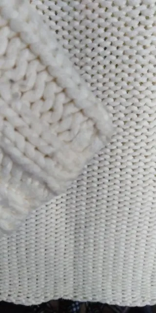 Jersey juvenil cuello semi alto talla 36/38.