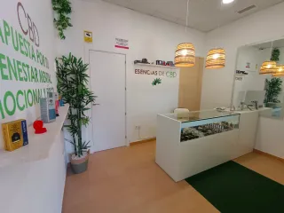 Se traspasa tienda de CBD en Benetússer