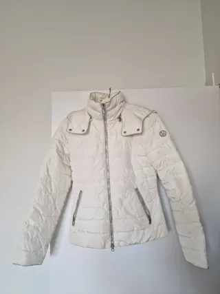 Plumífero premium Armani Jeans, talla 40 (S/M)