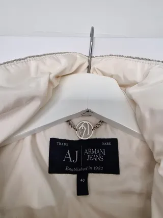 Plumífero premium Armani Jeans, talla 40 (S/M)
