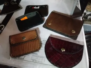 Carteras, monederos, tarjeteros, porta documentos.