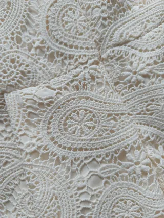 Vestido de encaje beige