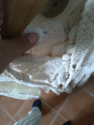 Vestido de encaje beige