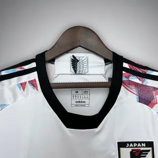 Camiseta Japón edición ataque a los titanes