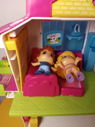 Casa de muñecas Pinypon con figuras