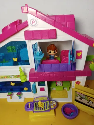 Casa de muñecas Pinypon con figuras