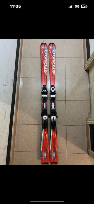 Esquís Atomic con Fijaciones