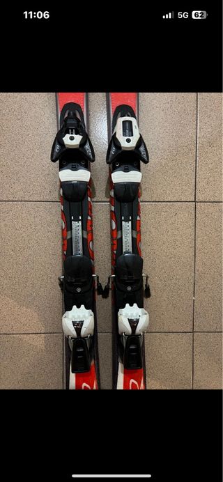 Esquís Atomic con Fijaciones