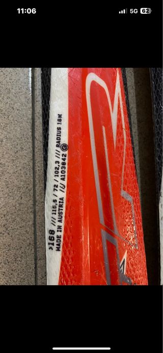 Esquís Atomic con Fijaciones