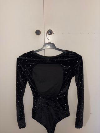 Body terciopelo con brillos plateados