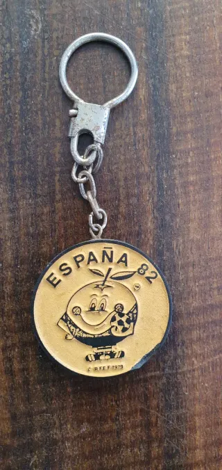 Llavero España 82 Cerámica