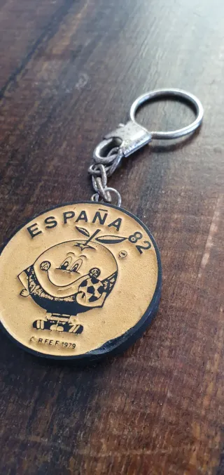 Llavero España 82 Cerámica