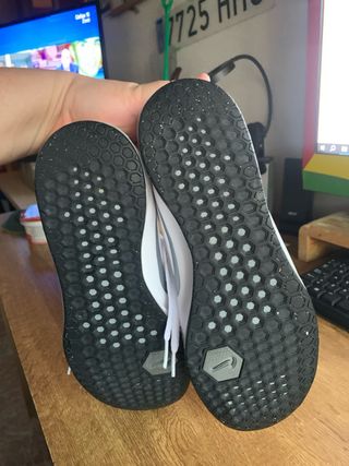 Zapatillas Nike Blancas y Grises