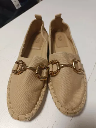 Alpargatas beige con hebilla ZARA  Talla 40