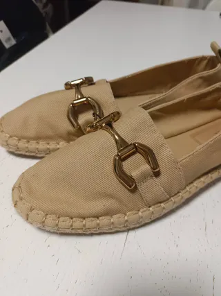 Alpargatas beige con hebilla ZARA  Talla 40