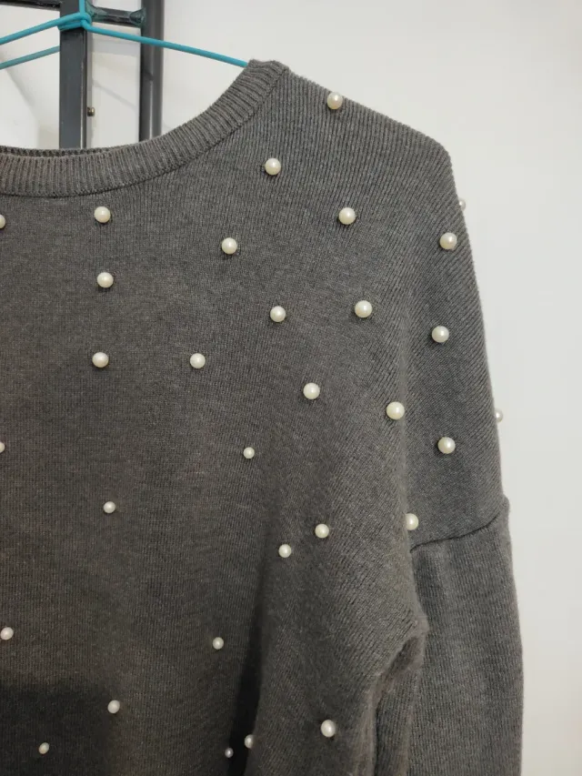 Jersey gris con perlas