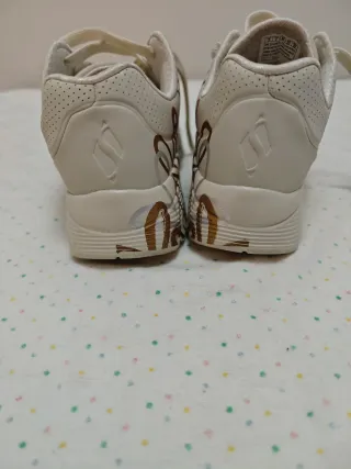 Zapatillas Beige y Multicolor