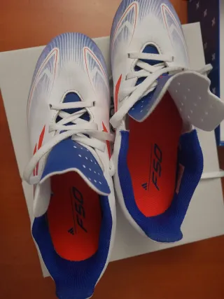 Botas de fútbol F50 para niños nr 35