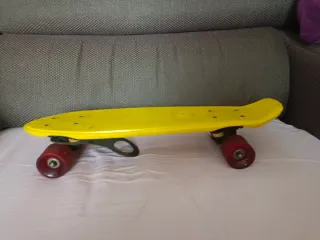 Monopatín / skate Amarillo