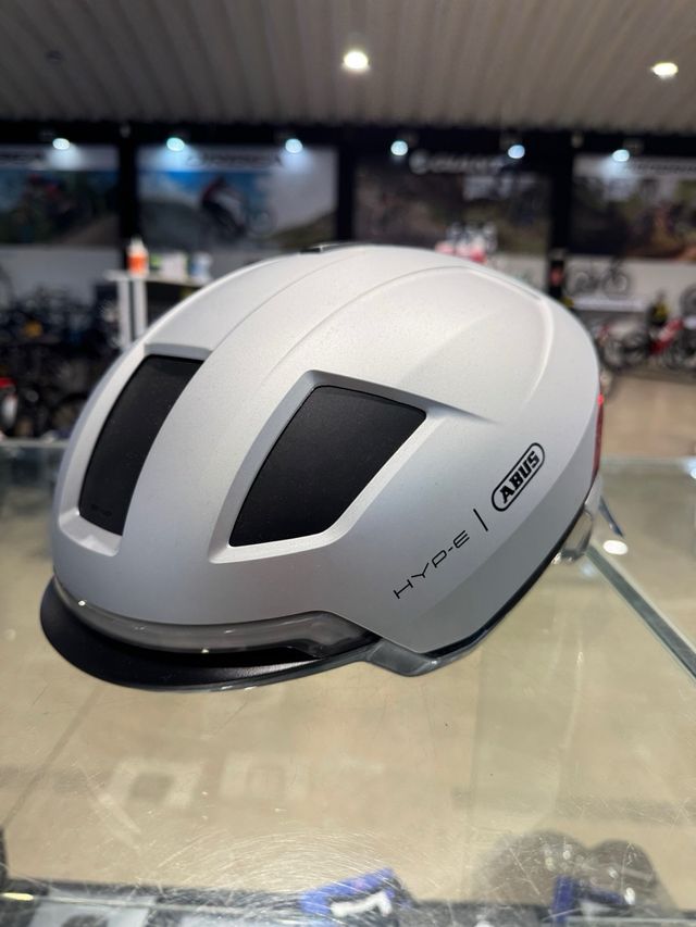 Casco Abus con luci e frecce