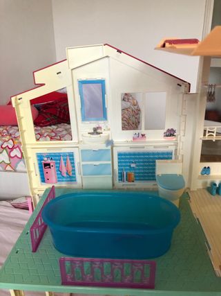 Casa Barbie con accessori e ascensore