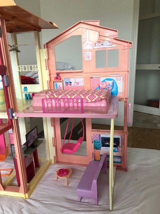Casa Barbie con accessori e ascensore