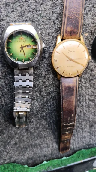 Se venden estos dos relojes