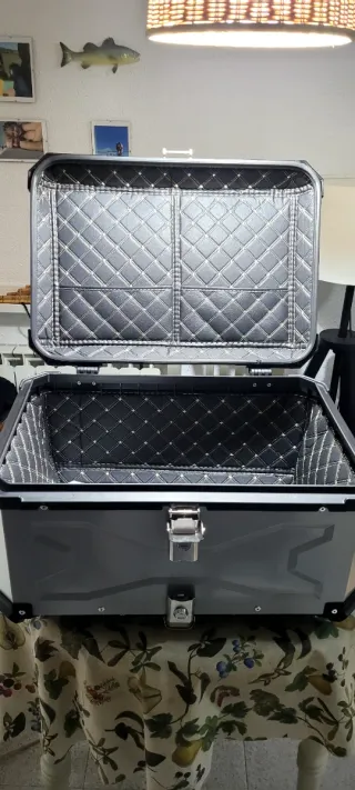 Baúl Cofre Top Case 65L para moto