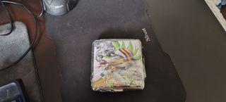 Caixa de cigarros nova com arte de iguana