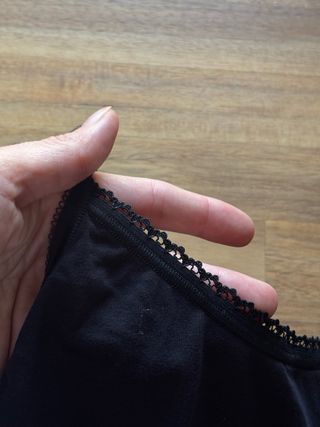 Camiseta Sloggi Negra Encaje Tirantes