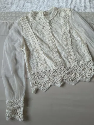 Blusa Lily Rose encaje beige talla única