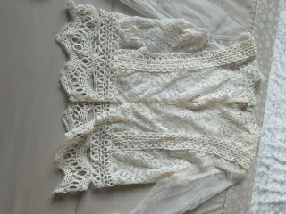 Blusa Lily Rose encaje beige talla única