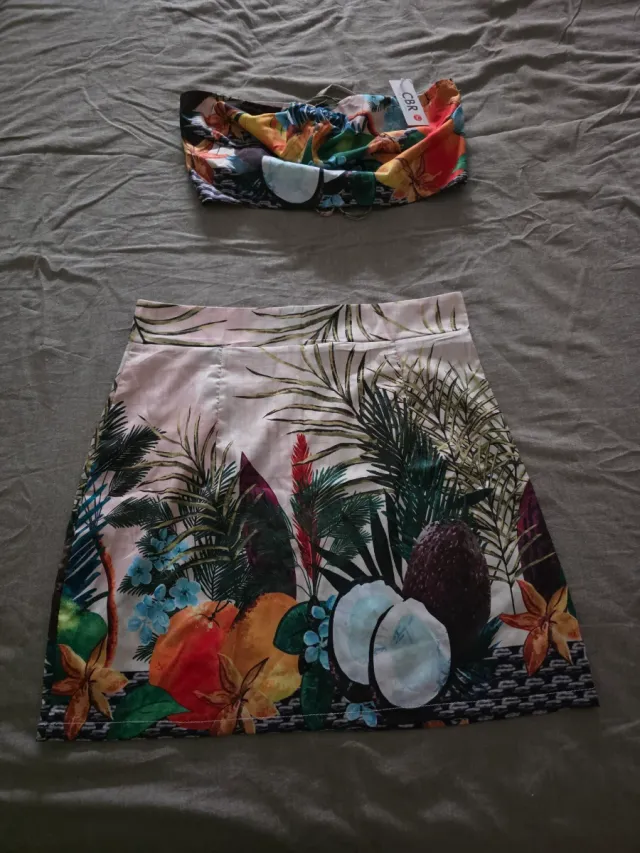 Conjunto Top y Falda Estampado Tropical