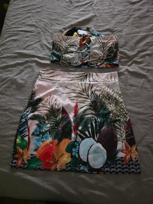 Conjunto Top y Falda Estampado Tropical