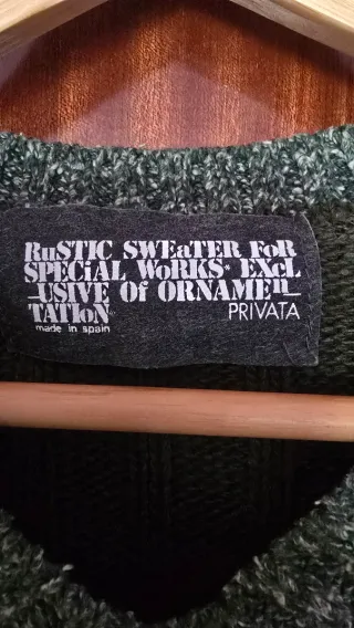 Jersey verde cuello pico