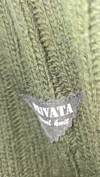 Jersey verde cuello pico