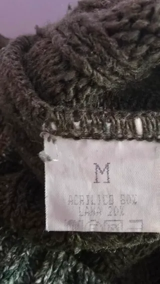 Jersey verde cuello pico