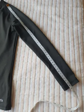 Camiseta y pantalón térmico  Kipsta negra